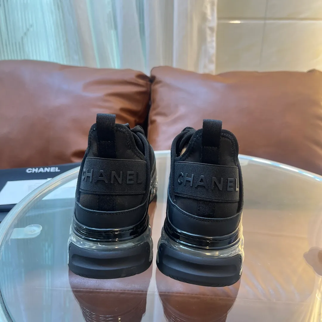 👟👟Ex-factory price 600👟👟 [Long-term supply of high-end versions] ⚠️Note: This model has many colors and the market has a complete range of colors. Welcome to consult ~ chanel Chanel Xiaoxiang casual sports shoes for couples and dad shoes for couples. The original version of the counter is 1:1, each color is accurately matched, and the internal standard is coded. ❣️Fabric material: original imported cow down + imported fabric, ❣️Inner material: imported breathable velvet, ❣️Outsole material: Original 1:1 mold opening, 3 layers of TPU ❣️Number of sizes: Women's 35-42 Men's 39-46 (Men's ➕10) Couple's version (with full set of high-end packaging)